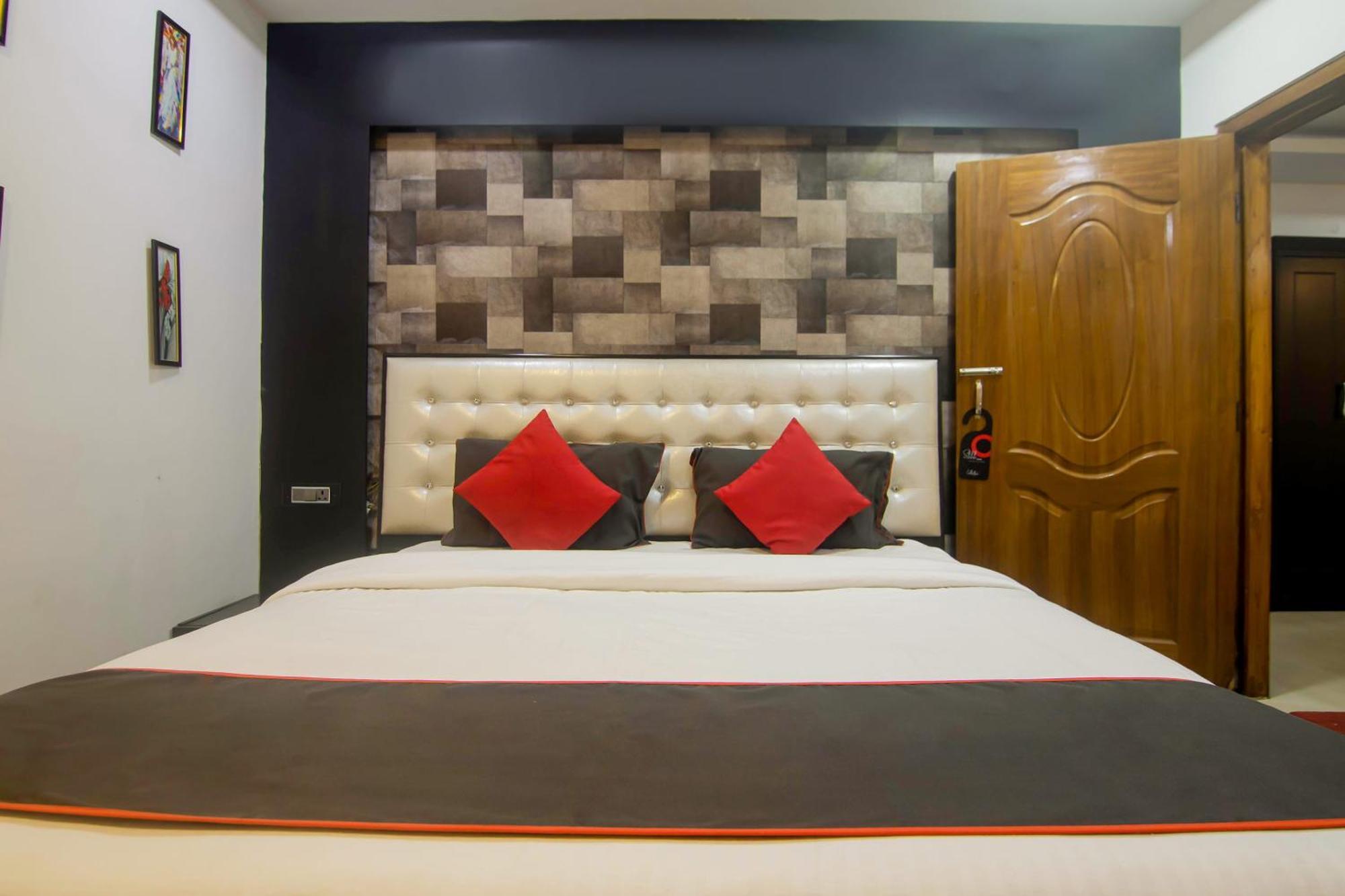 Collection O The Blu Bell Nizarapar Path Hotel Guwahati Ngoại thất bức ảnh