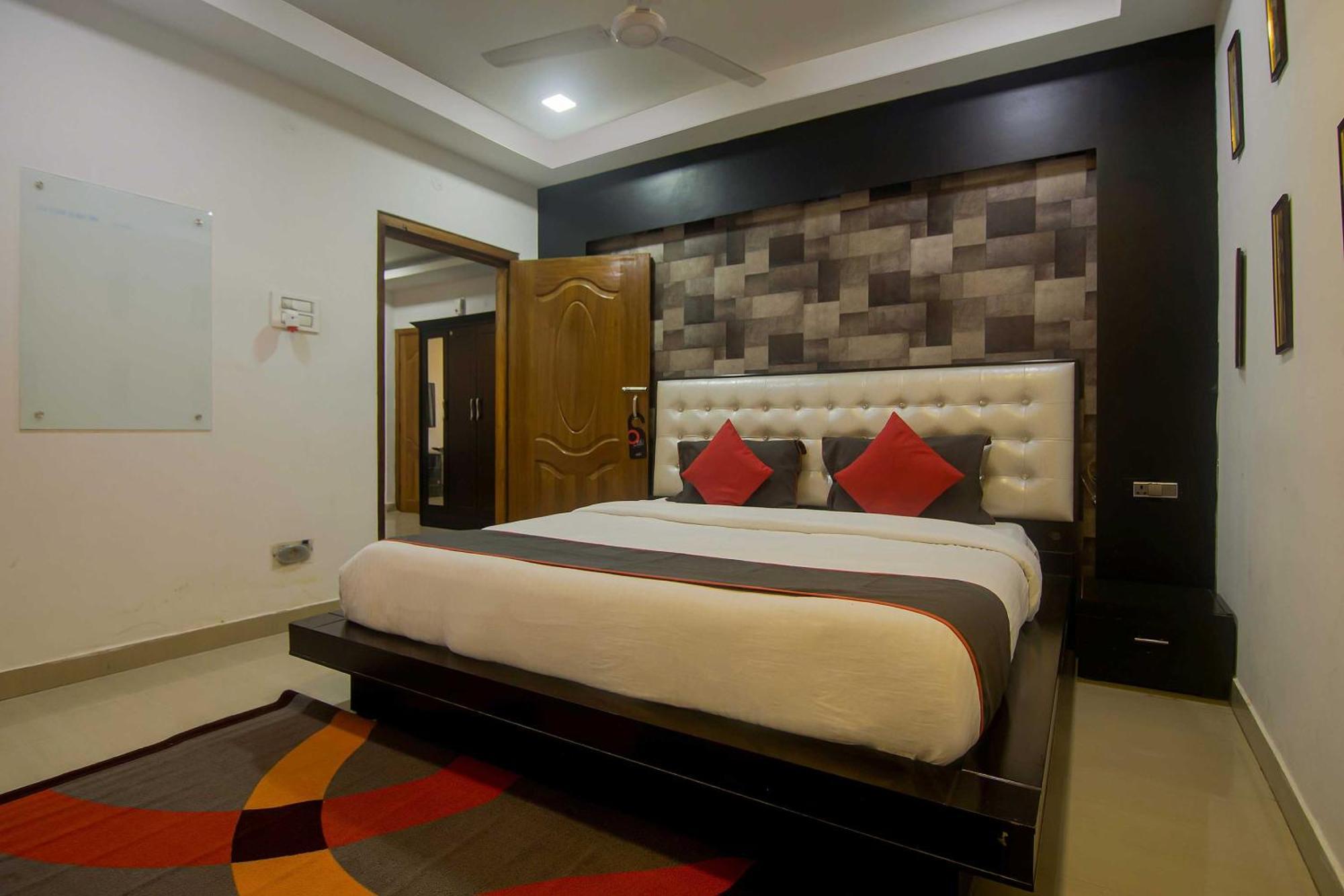 Collection O The Blu Bell Nizarapar Path Hotel Guwahati Ngoại thất bức ảnh