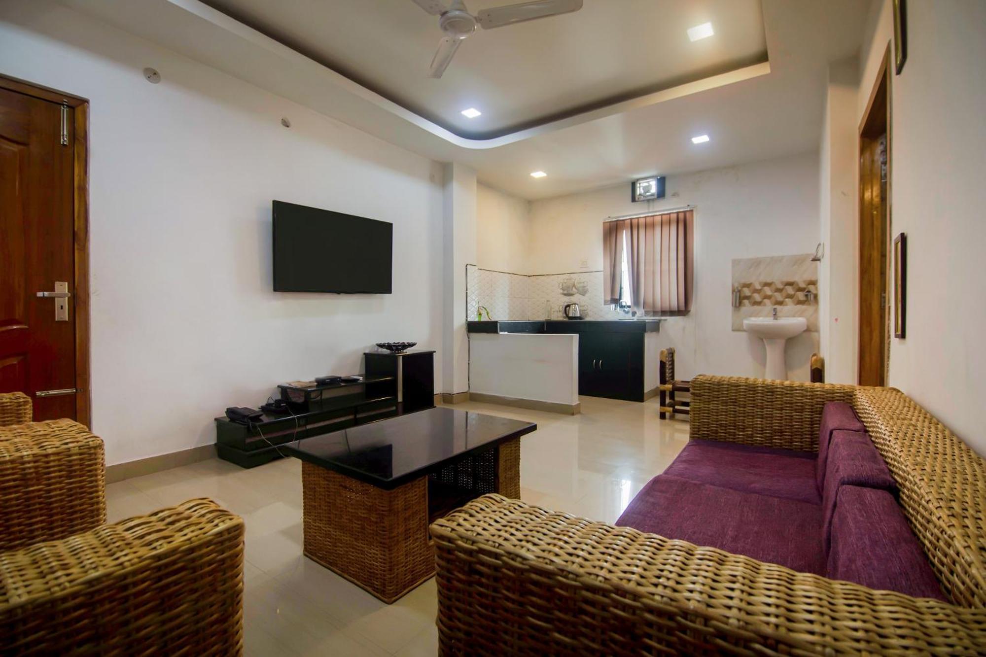 Collection O The Blu Bell Nizarapar Path Hotel Guwahati Ngoại thất bức ảnh