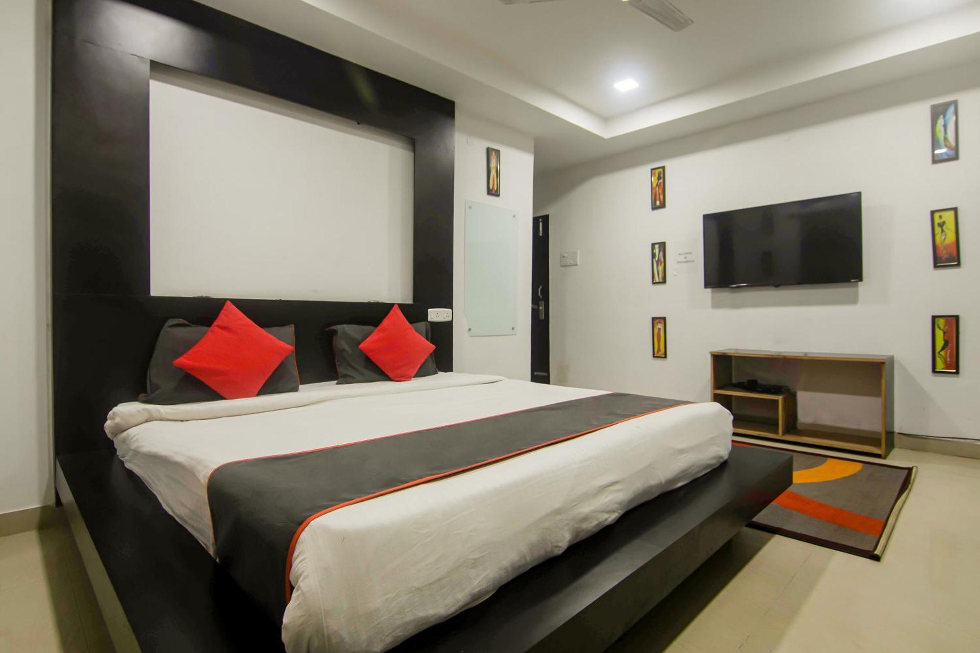 Collection O The Blu Bell Nizarapar Path Hotel Guwahati Ngoại thất bức ảnh